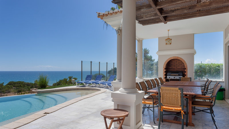 Luxury 6 Bedroom Villa with Sea Views Near Julia's Beach, Vale do Lobo