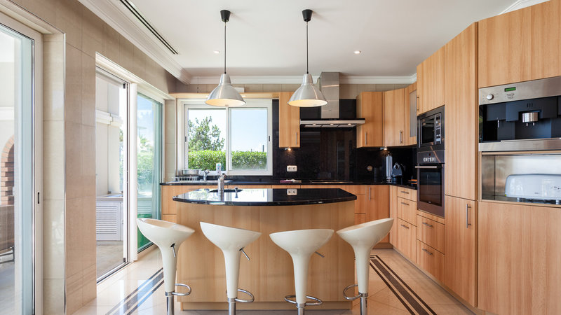 Luxury 6 Bedroom Villa with Sea Views Near Julia's Beach, Vale do Lobo