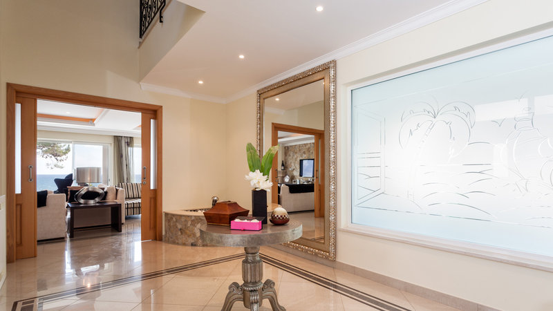 Luxury 6 Bedroom Villa with Sea Views Near Julia's Beach, Vale do Lobo