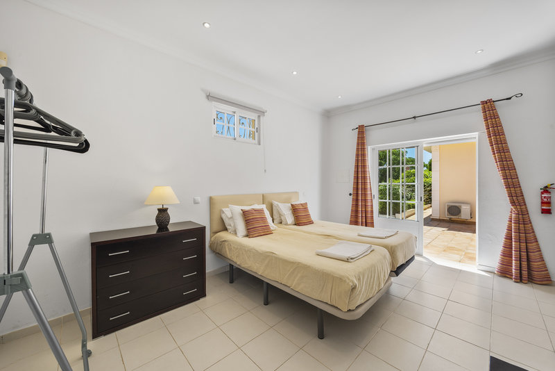 Large 8 Bedroom Villa Near Vilamoura
