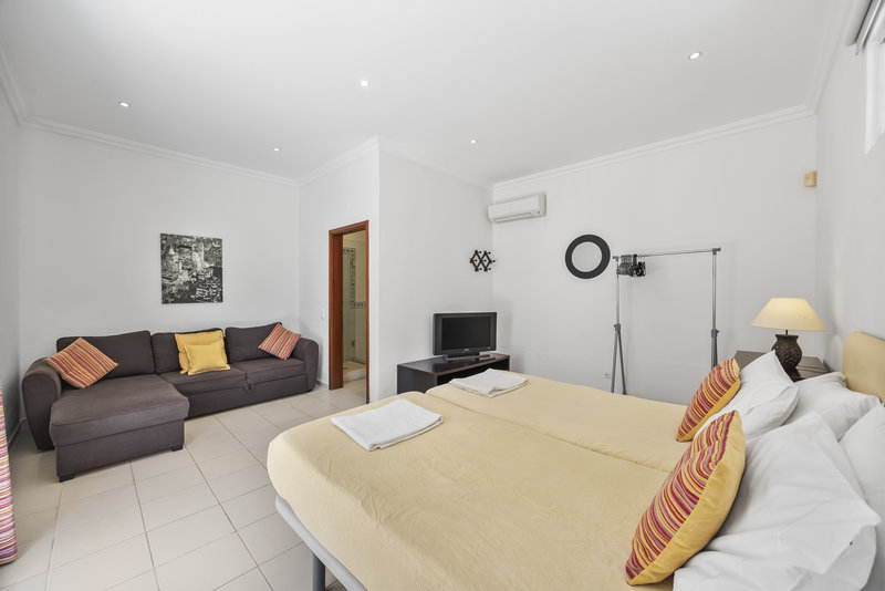 Large 8 Bedroom Villa Near Vilamoura