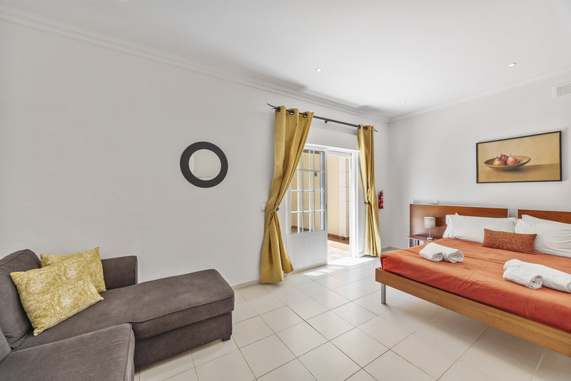 Large 8 Bedroom Villa Near Vilamoura