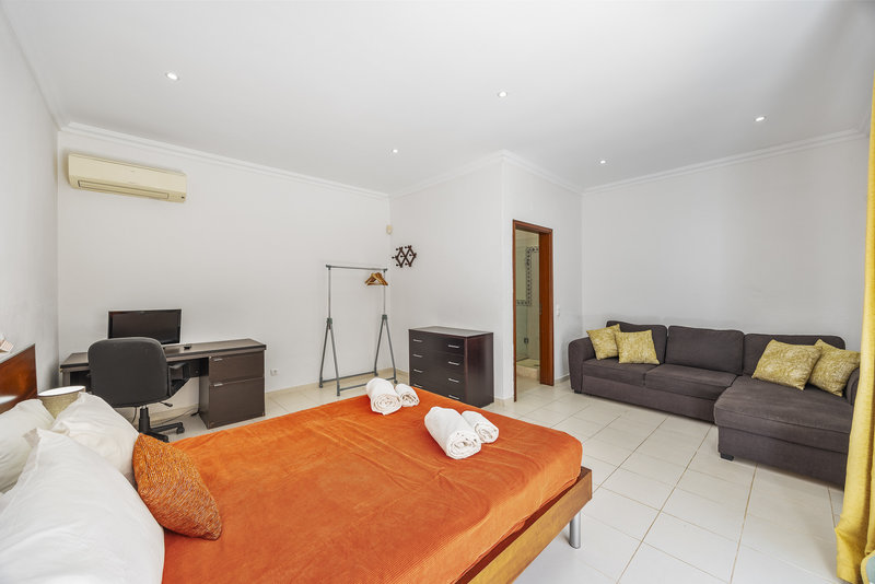 Large 8 Bedroom Villa Near Vilamoura
