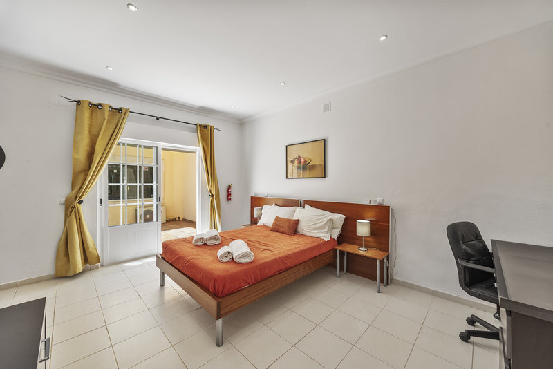 Large 8 Bedroom Villa Near Vilamoura