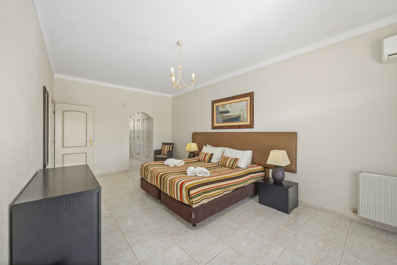 Large 8 Bedroom Villa Near Vilamoura