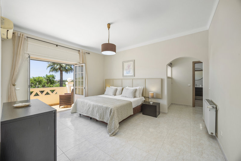 Large 8 Bedroom Villa Near Vilamoura