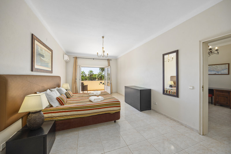 Large 8 Bedroom Villa Near Vilamoura