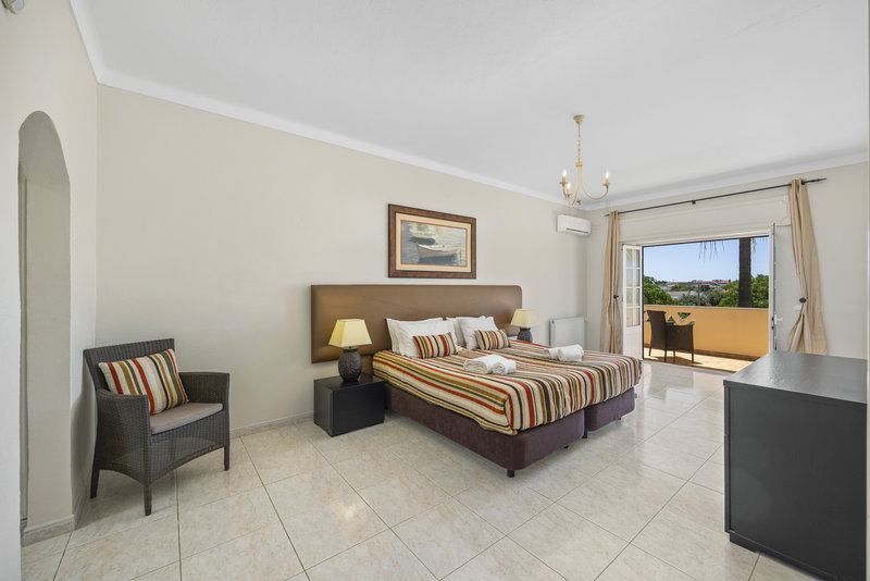 Large 8 Bedroom Villa Near Vilamoura