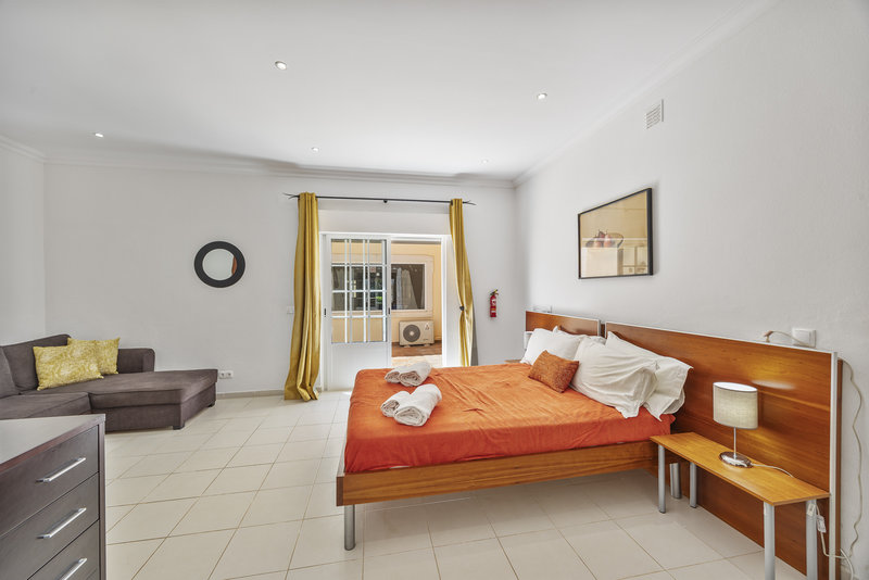 Large 8 Bedroom Villa Near Vilamoura