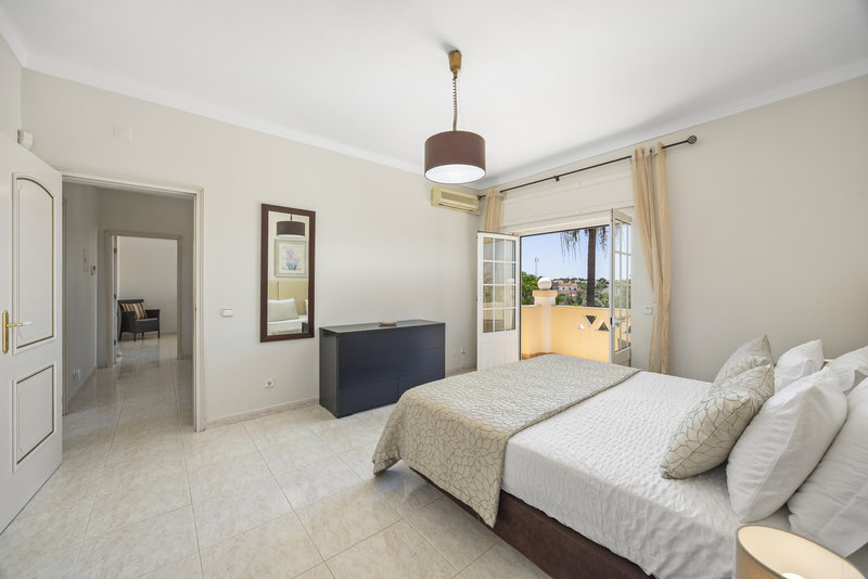 Large 8 Bedroom Villa Near Vilamoura