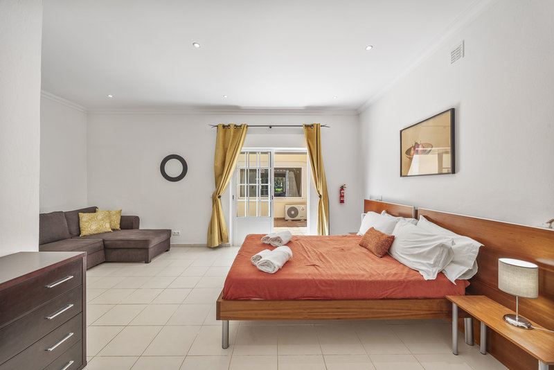 Large 8 Bedroom Villa Near Vilamoura