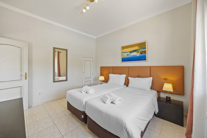 Large 8 Bedroom Villa Near Vilamoura