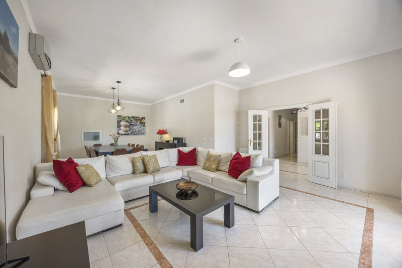 Large 8 Bedroom Villa Near Vilamoura