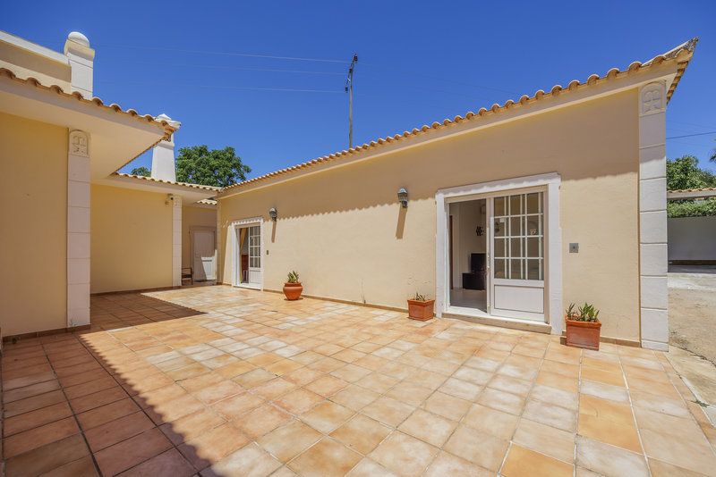 Large 8 Bedroom Villa Near Vilamoura