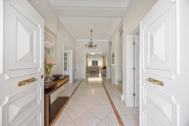 Large 8 Bedroom Villa Near Vilamoura