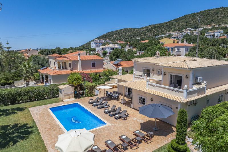 Large 8 Bedroom Villa Near Vilamoura