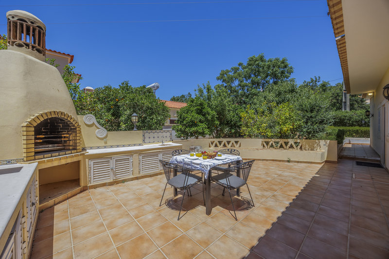 Large 8 Bedroom Villa Near Vilamoura