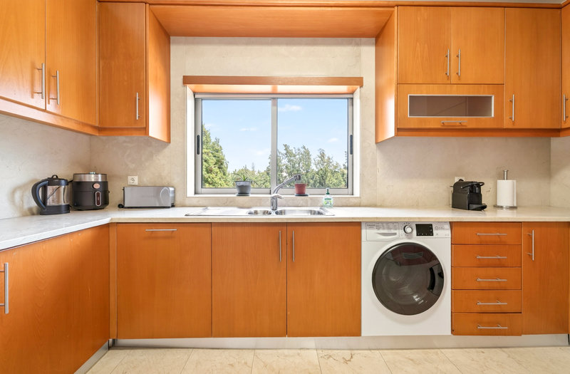 Luxury 3 Bedroom Apartment with Private Rooftop Terrace & Jacuzzi