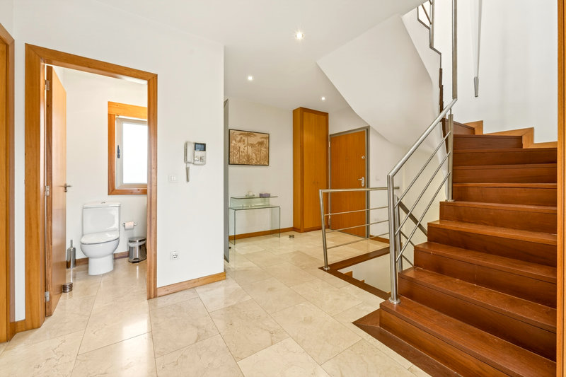 Luxury 3 Bedroom Apartment with Private Rooftop Terrace & Jacuzzi
