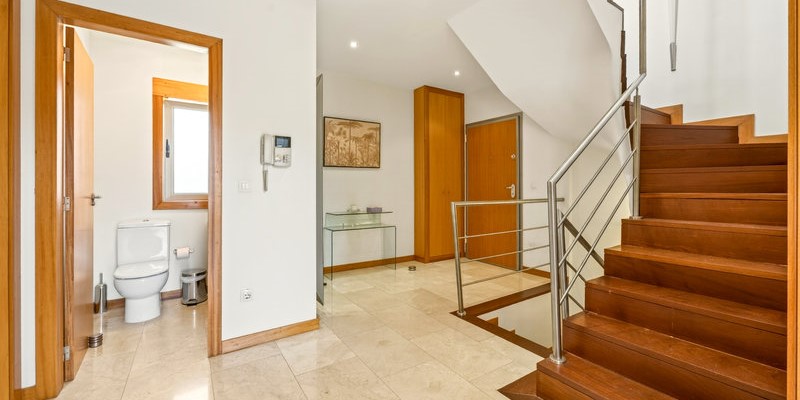 Spacious First Floor Landing Vilamoura Holiday Apartment