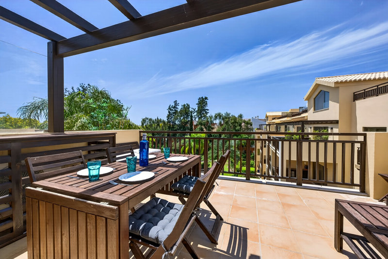 Luxury 3 Bedroom Apartment with Private Rooftop Terrace & Jacuzzi