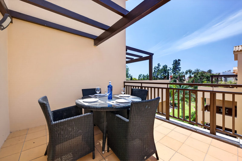 Luxury 3 Bedroom Apartment with Private Rooftop Terrace & Jacuzzi