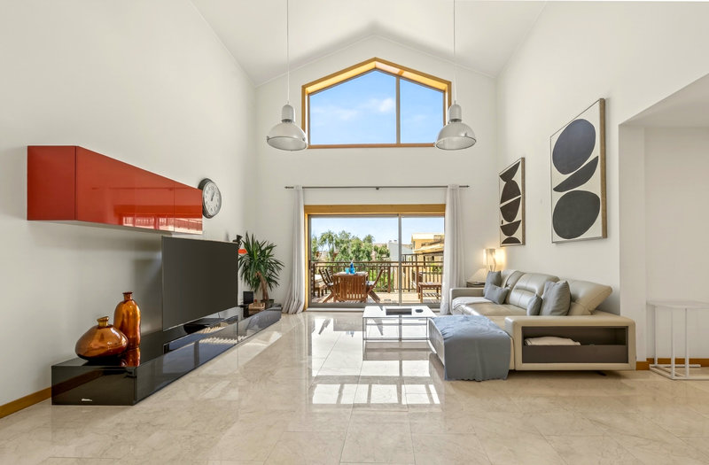 Luxury 3 Bedroom Apartment with Private Rooftop Terrace & Jacuzzi