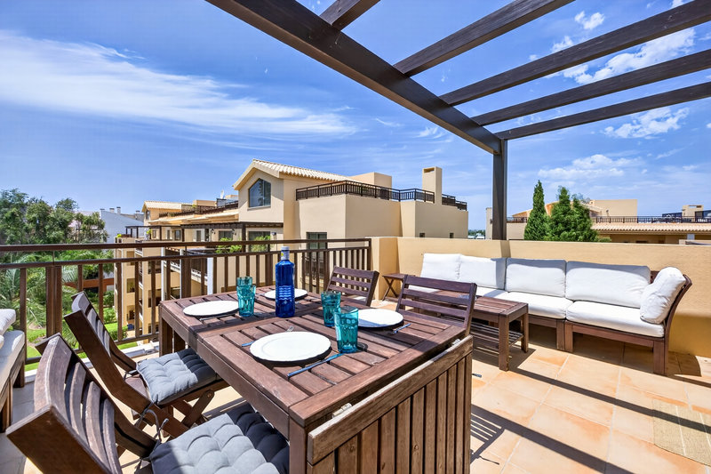 Luxury 3 Bedroom Apartment with Private Rooftop Terrace & Jacuzzi