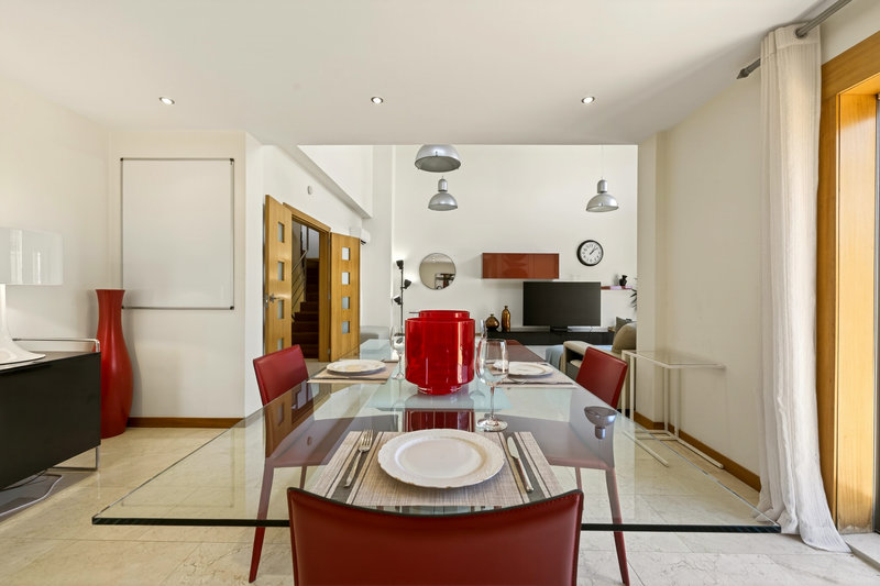 Luxury 3 Bedroom Apartment with Private Rooftop Terrace & Jacuzzi