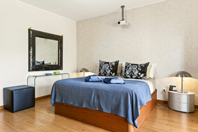 Luxury 3 Bedroom Apartment with Private Rooftop Terrace & Jacuzzi