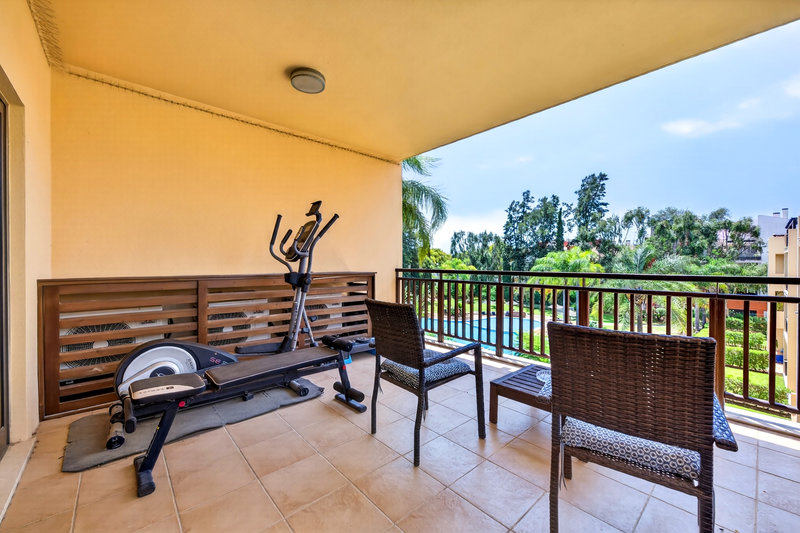 Luxury 3 Bedroom Apartment with Private Rooftop Terrace & Jacuzzi
