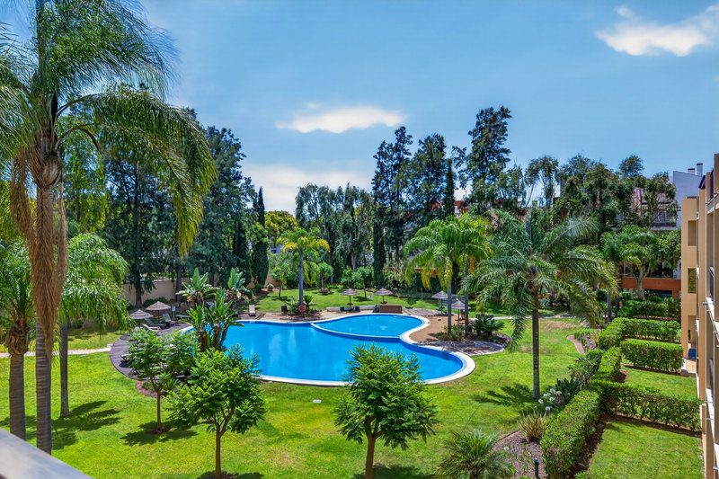 Luxury 3 Bedroom Apartment with Private Rooftop Terrace & Jacuzzi