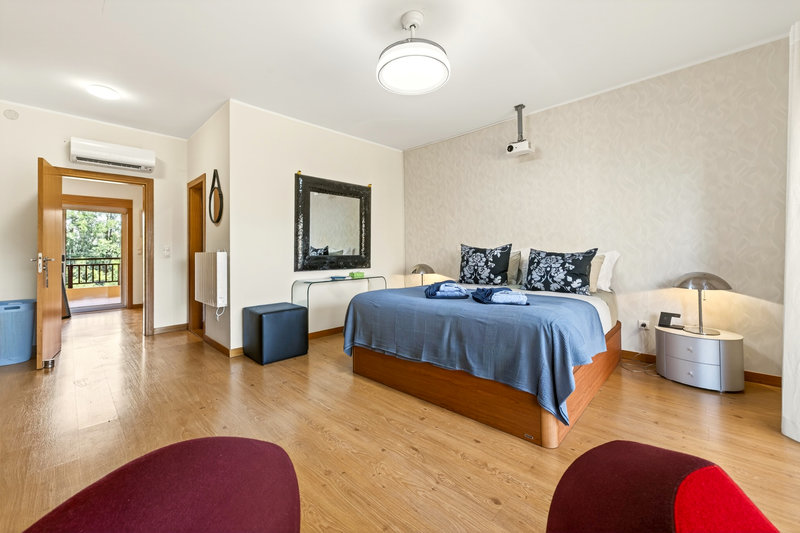 Luxury 3 Bedroom Apartment with Private Rooftop Terrace & Jacuzzi