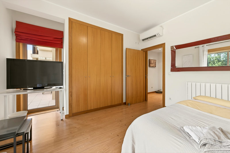 Luxury 3 Bedroom Apartment with Private Rooftop Terrace & Jacuzzi