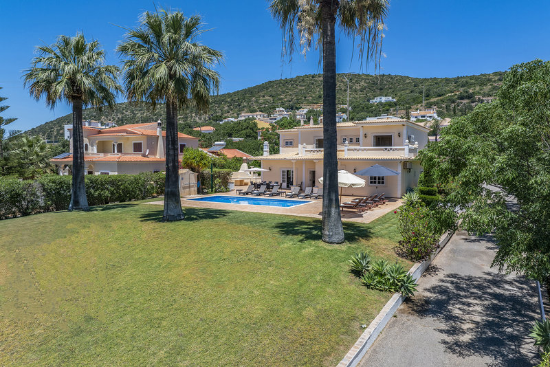 Large 8 Bedroom Villa Near Vilamoura