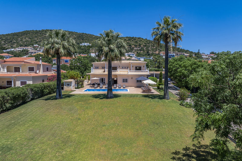 Large 8 Bedroom Villa Near Vilamoura