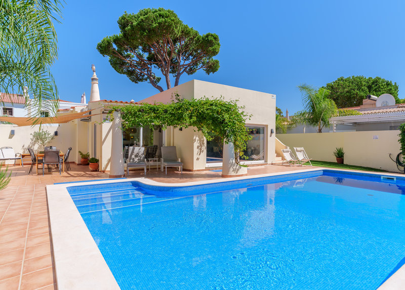 3 Bedroom Villa with Private Pool in Vilamoura