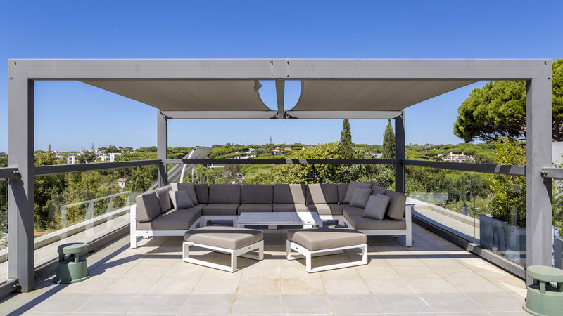 Luxury 4 Bedroom Villa — Pool, Cinema Room & Sea Views