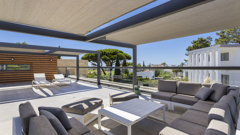 Luxury 4 Bedroom Villa — Pool, Cinema Room & Sea Views