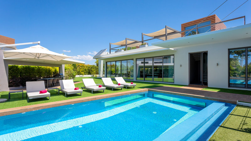 Luxury 4 Bedroom Villa — Pool, Cinema Room & Sea Views