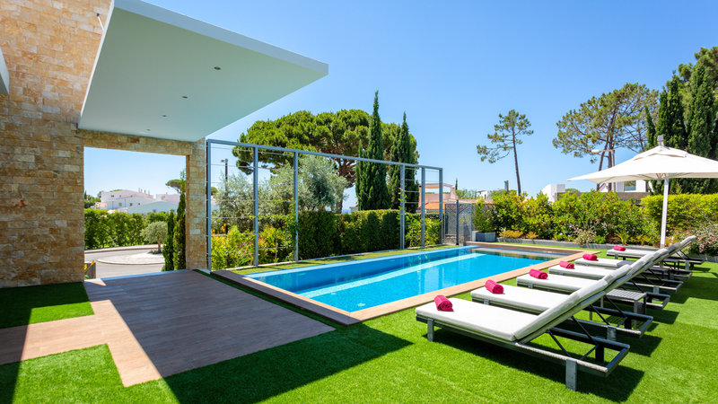 Luxury 4 Bedroom Villa — Pool, Cinema Room & Sea Views