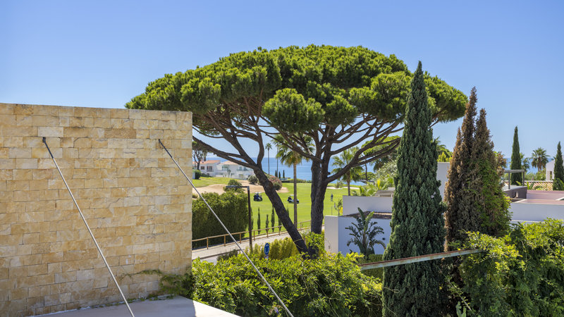 Luxury 4 Bedroom Villa — Pool, Cinema Room & Sea Views