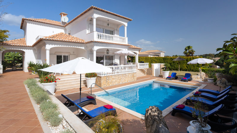 Spacious 4 Bedroom Villa with Private Pool