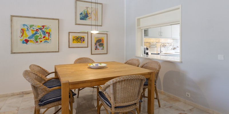 Dining Area Wooden Table Wicker Chairs Kitchen Hatch Vale Do Lobo Villa