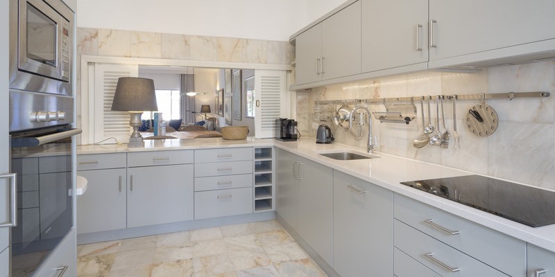Fully Equipped Kitchen Oven Microwave Coffee Machine Serving Hatch Vale Do Lobo