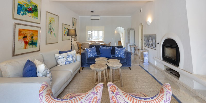 Spacious Living Room Sofas Fireplace Air Conditioning Vale Do Lobo Holiday Home