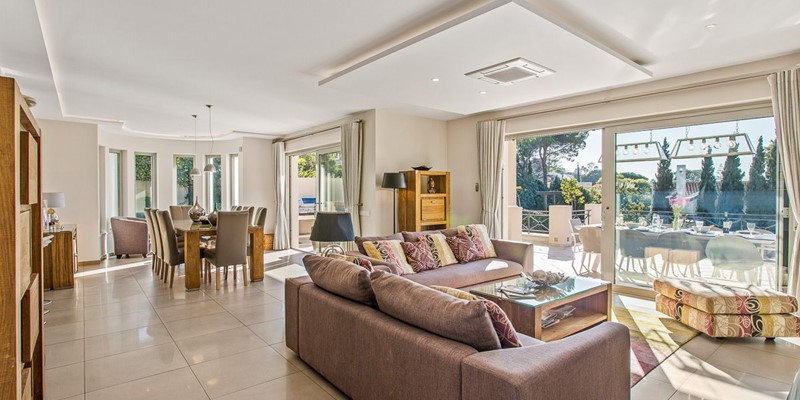 Modern Living Room In 4 Bedroom Villa To Rent Portugal