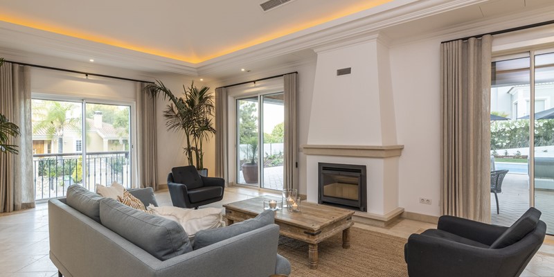 Bright And Comfortable Living Room