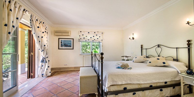 Comfortable King Size Bedroom Rental Villa Quinta Do Lago