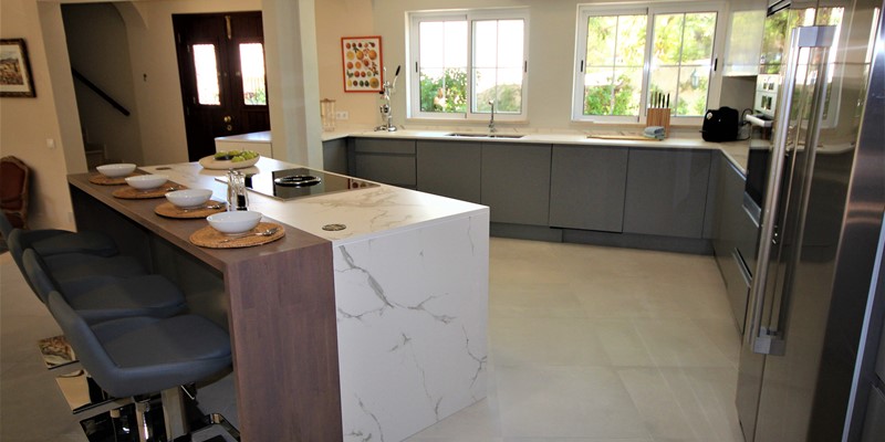 Modern Fully Equipped Kitchen For Self Catering Holiday Near Quinta Do Lago